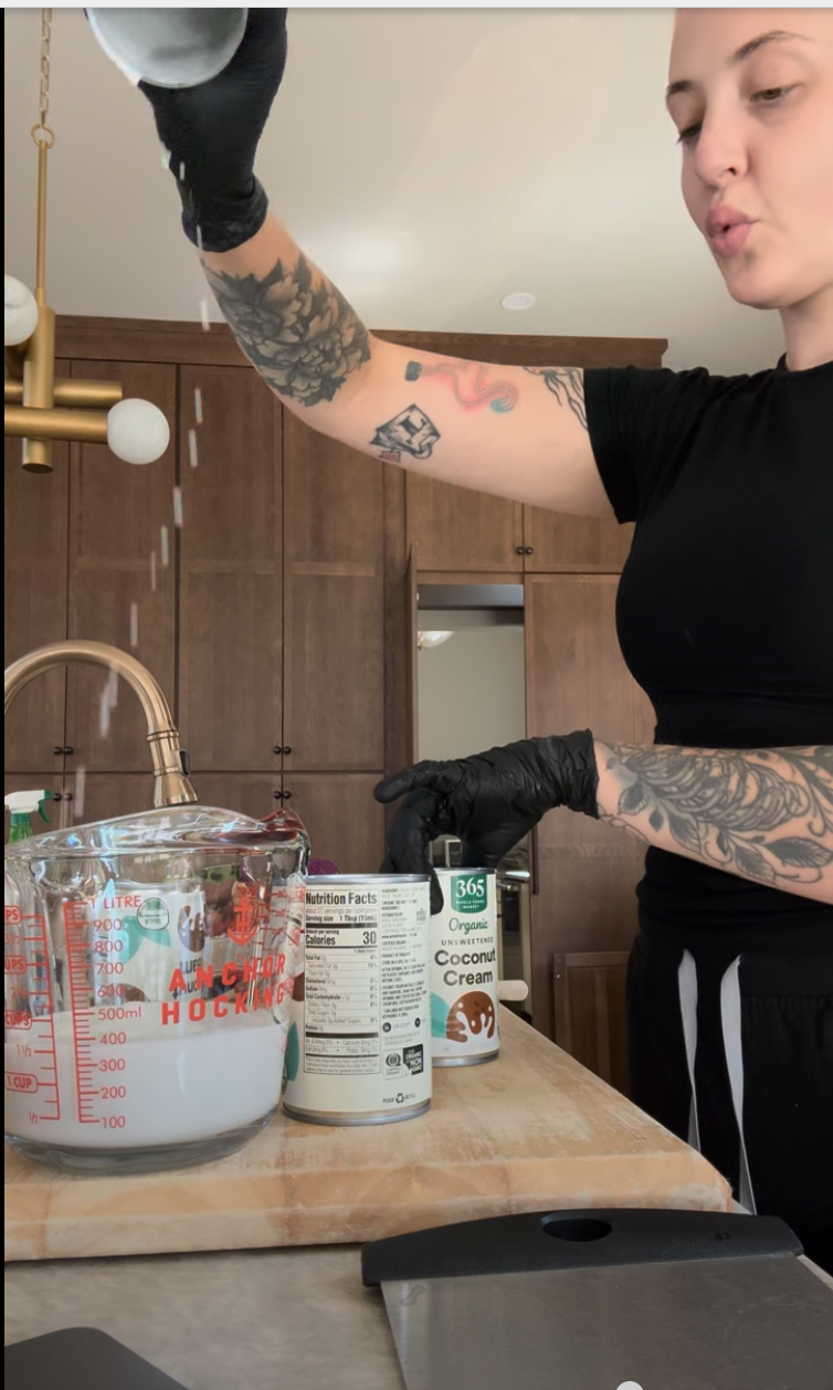 Serra measuring ingredients