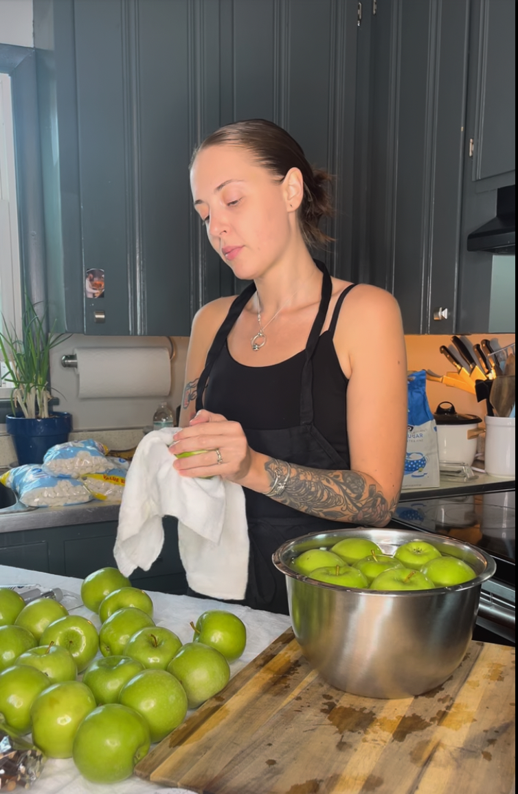 Serra washing green apples for a recipe